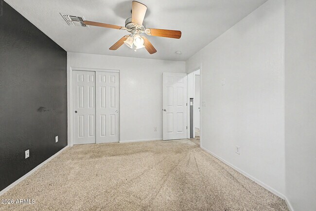 Building Photo - 614 S 111th Dr