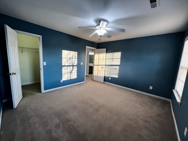 Building Photo - Gorgeous 4 Bedroom, 2 1/2 Bathroom Home in...