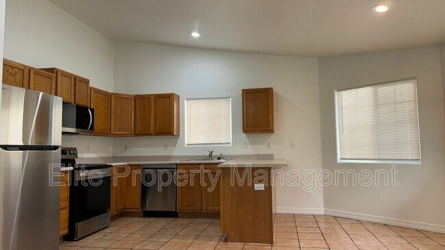 Building Photo - 175 S Stardust Ct