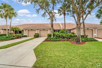 Building Photo - "Charming 2-Bedroom Townhouse in Naples wi...