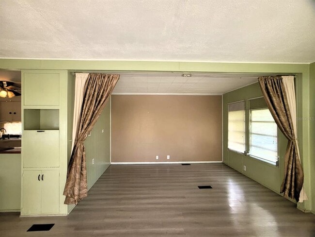 Building Photo - 407 51st Ave Terrace W