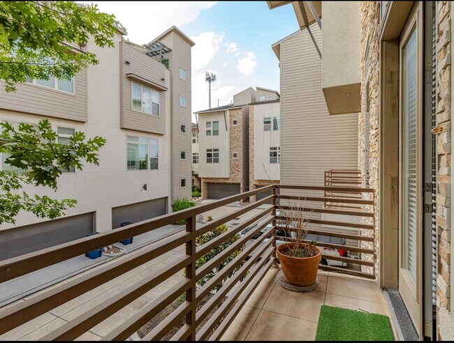 Building Photo - 1441 Wagner St