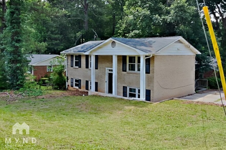 Building Photo - 2715 Carriage Ln