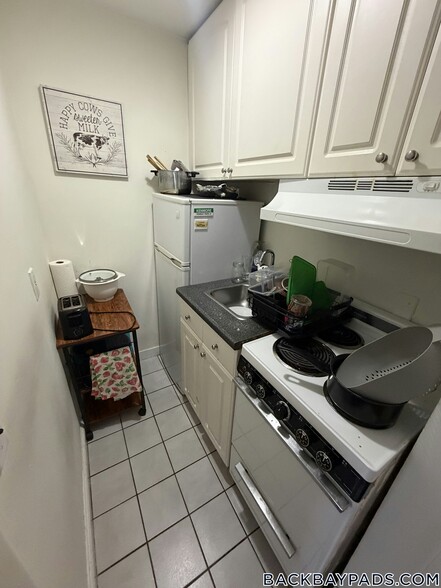 Building Photo - 529 Beacon St