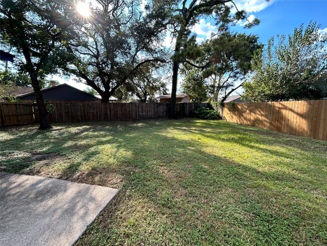 Building Photo - 607 La Riviera Cir