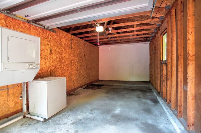 Building Photo - Holland Northside Two Bedroom