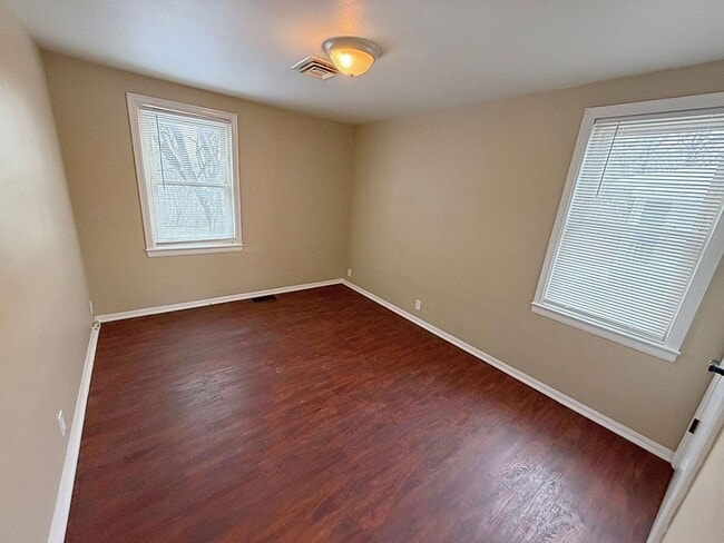 Building Photo - Nice three bedroom home located in an Excellent neighborhood!