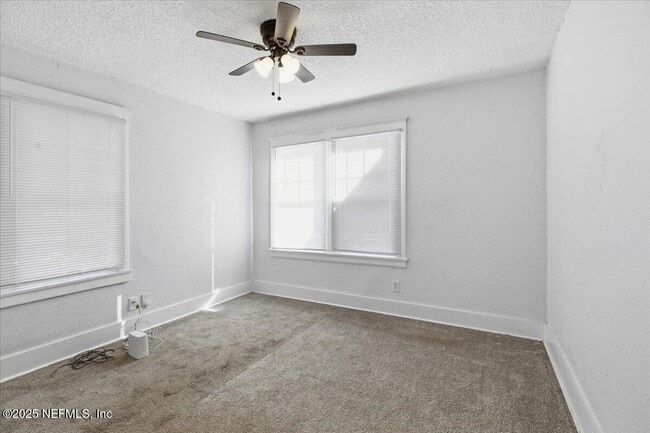 Building Photo - 533 W 18th St