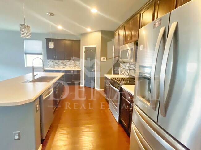 Building Photo - 51 S 57th Pl