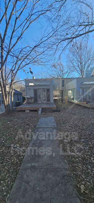 Building Photo - 3804 Roanoke Rd