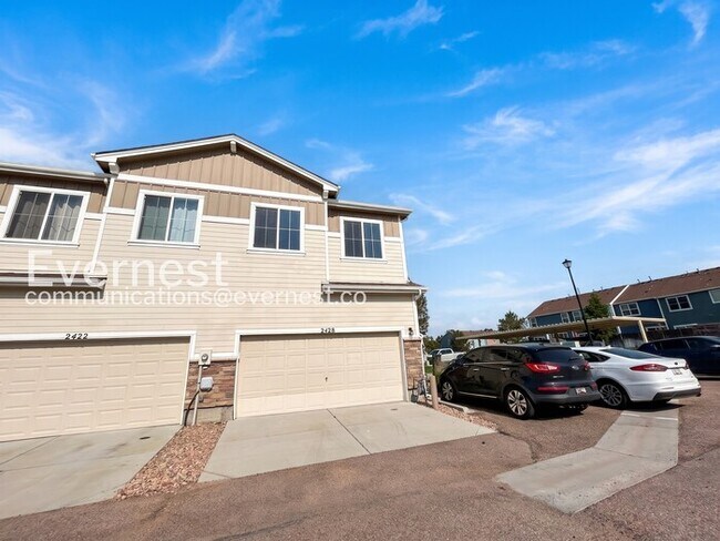 Building Photo - 3 Bed/2.5 Bath Townhome with Modern Amenities / Available Now!