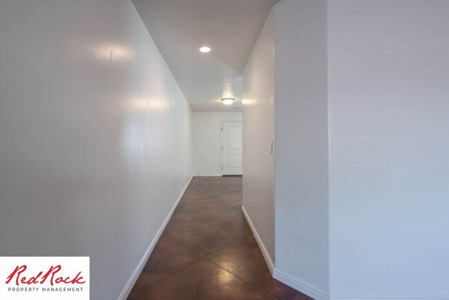 Building Photo - 2801 E 450 N