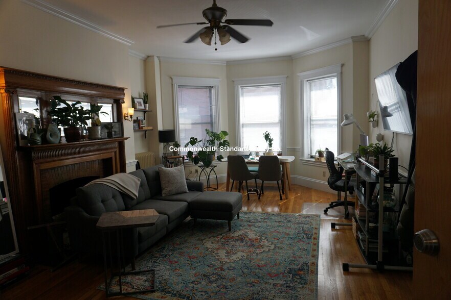 Building Photo - 871 Beacon St