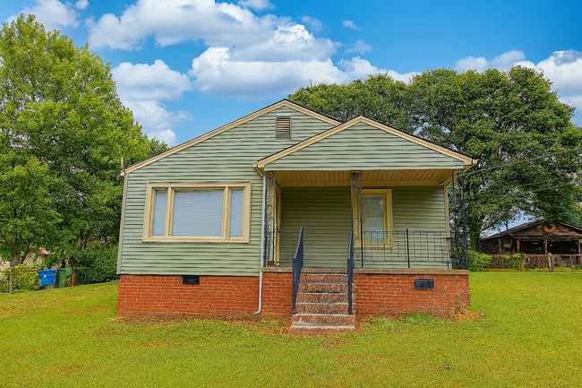 Building Photo - 3 Bedroom Home in Mount Holly, NC (Lawn Ca...