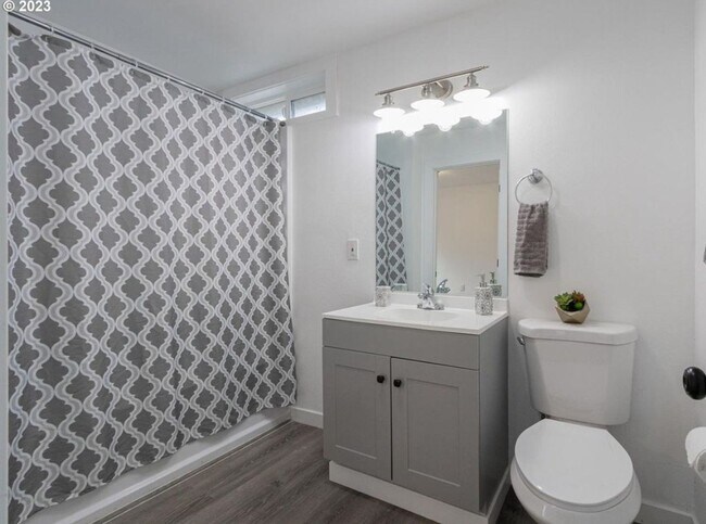 Building Photo - 212 N Blandena St