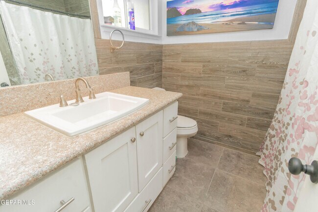 Building Photo - 8608 Catalpa Ln