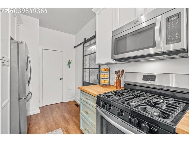 Building Photo - 310 N School St