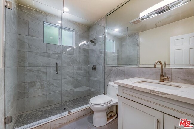 Building Photo - 9945 Robbins Dr