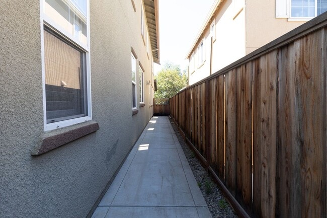 Building Photo - GREAT PRICE!!!- Mountain House-A Commuter'...