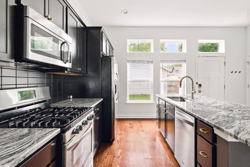 Building Photo - 2138 W 41st St