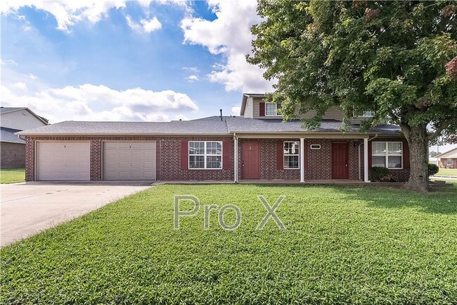 Building Photo - 3501 SW Landau Ct