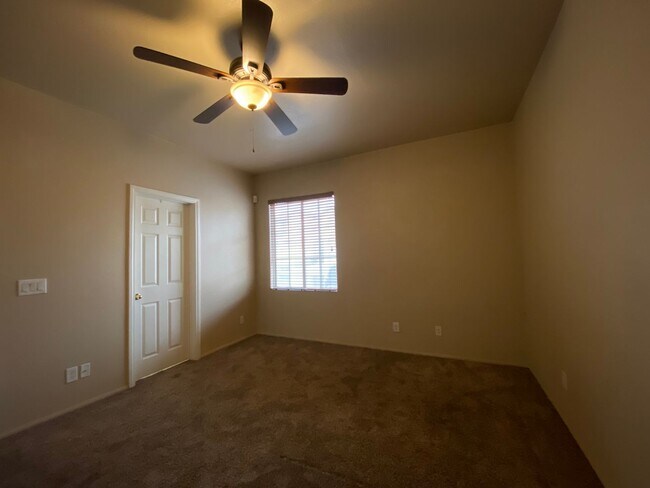 Building Photo - 3627 Water Song Dr