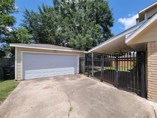 Building Photo - 16614 Cairnway Dr