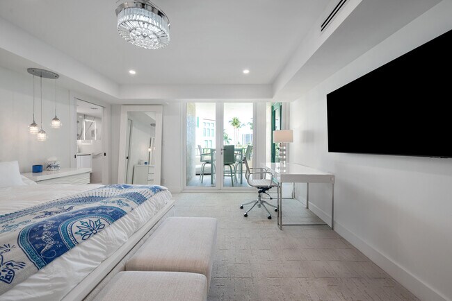 Building Photo - 100 SE 5th Ave