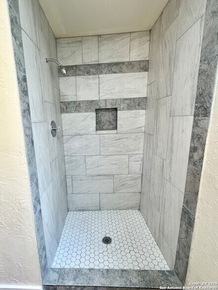 Building Photo - 6803 Indian Lake Dr