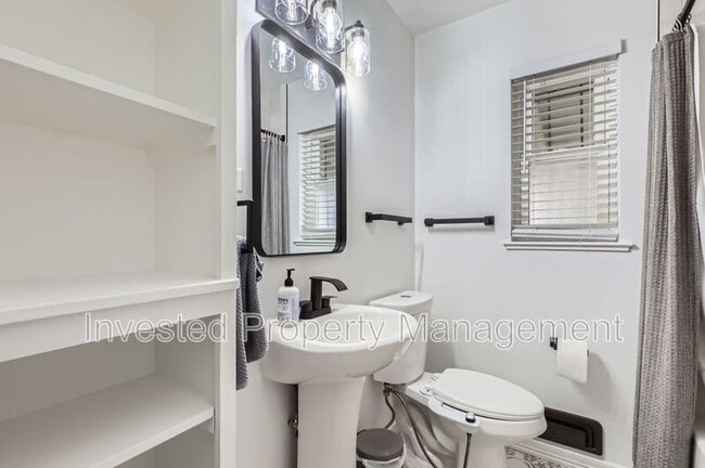 Building Photo - 3267 Ivanhoe St