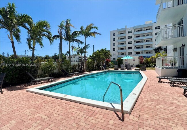 Building Photo - 200 S Birch Rd