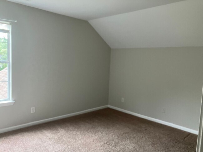 Building Photo - 426 Live Oak Walk