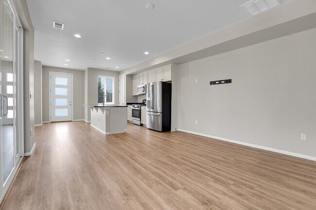 Building Photo - $2,600.00, 3 bedroom, 2.5 bathroom located...