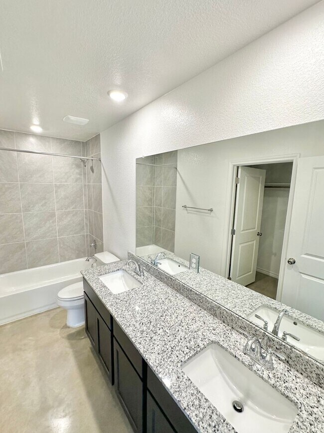 Building Photo - 506 Lost Trl