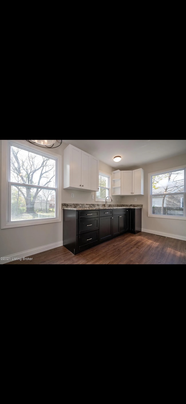 Building Photo - 5914 Ashby Ln