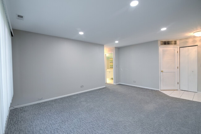 Building Photo - 741 Acorn Ct