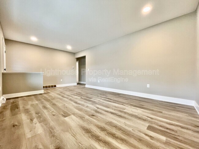 Building Photo - 818 Delray Ave SE