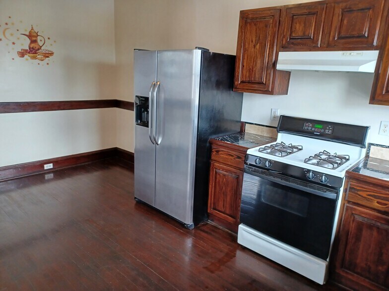 Building Photo - 306 Madison Ave