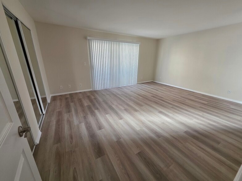 Building Photo - 1250 S Westgate Ave