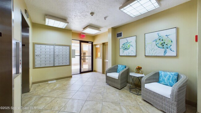 Building Photo - 995 N Hwy A1A