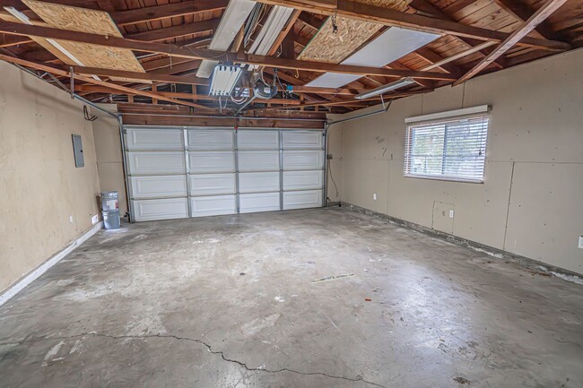 Building Photo - Upgraded 3 Bedroom Rental Home in Canyon C...