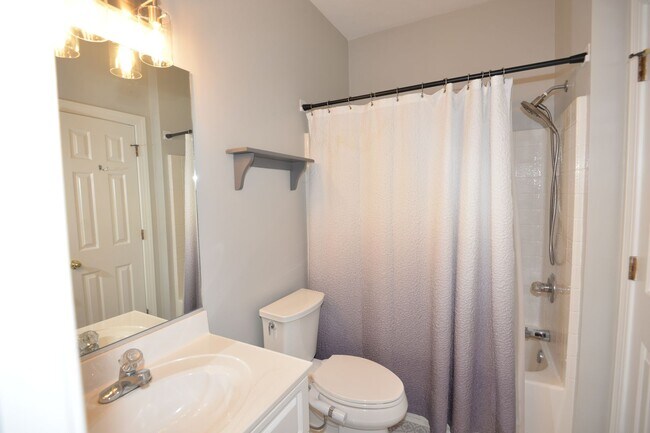 Building Photo - 2 Bedroom Townhome in Cypress Point North