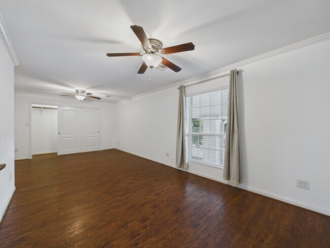 Building Photo - 5333 Richmond Ave.