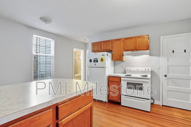Building Photo - 721 2nd St