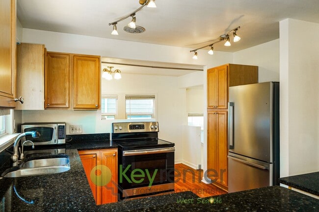 Building Photo - Spacious 4-Bedroom Seattle Home with Bonus...