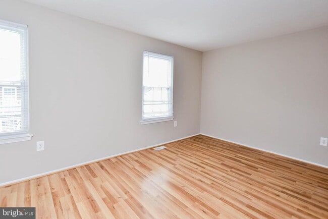 Building Photo - 15043 Cherrywood Dr