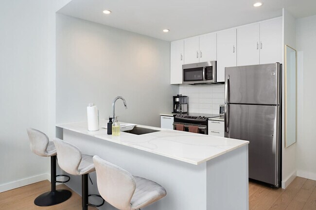 Building Photo - 648 Jackson St