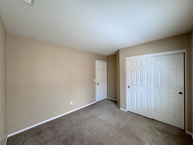 Building Photo - 4 Bedroom Menifee home on Menifee Lakes Go...