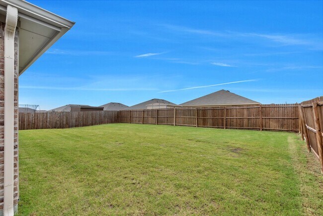 Building Photo - Royce City Home