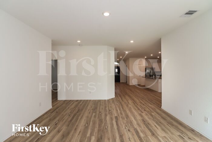 Building Photo - 7727 Jasmine Chase Dr